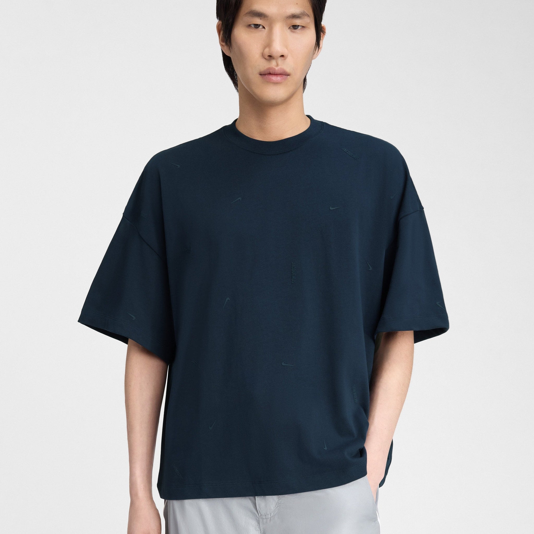 Le t-shirt multi logo JACQUEMUS+NIKE