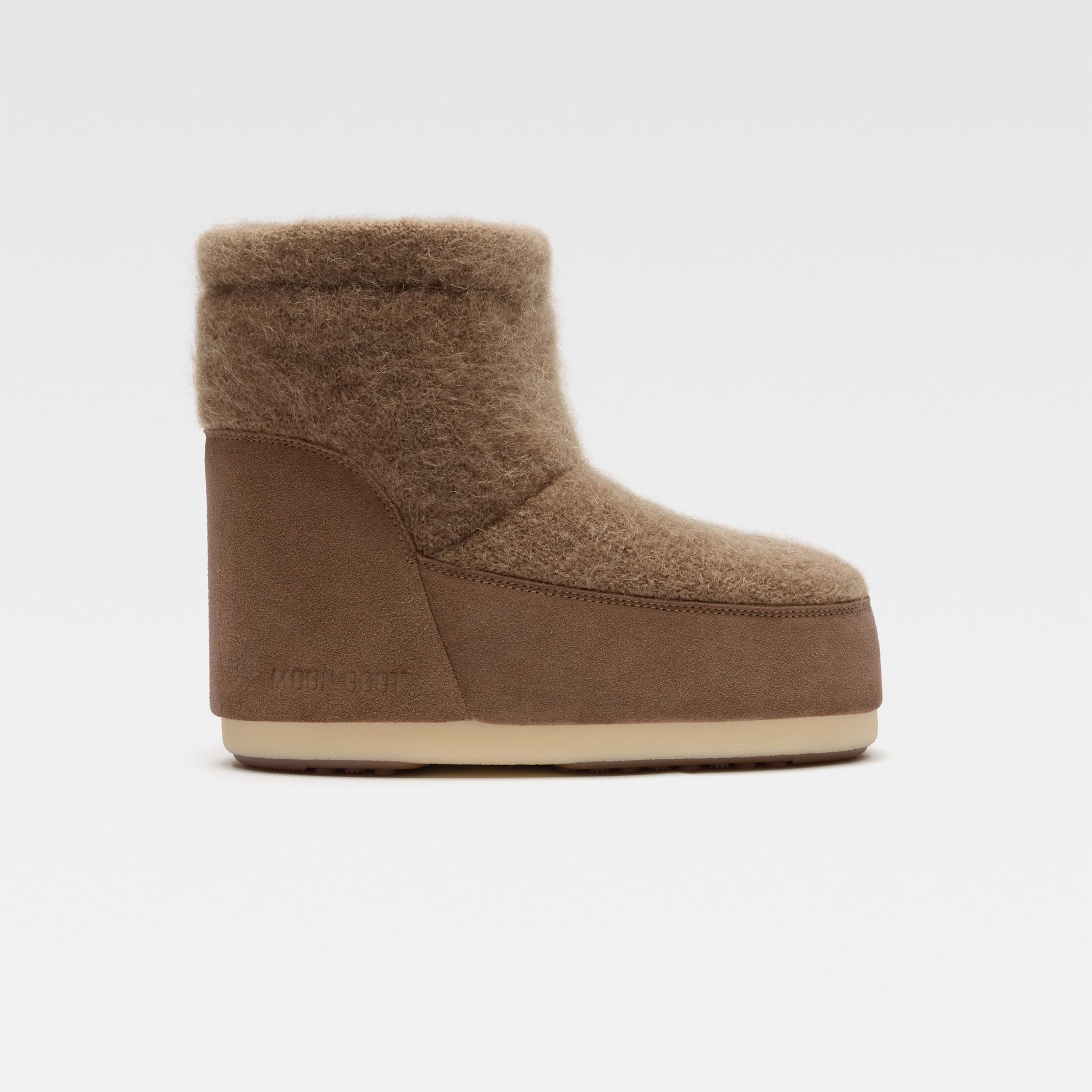 Les Moon Boot Jacquemus Mohair